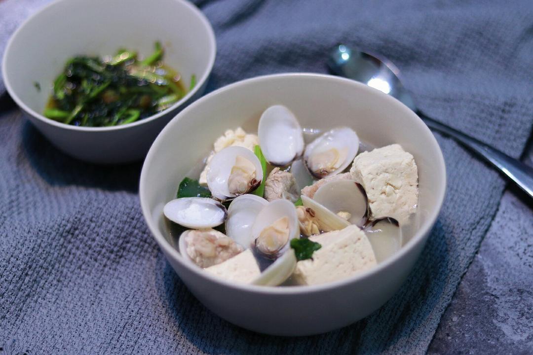 白蛤豆腐汤