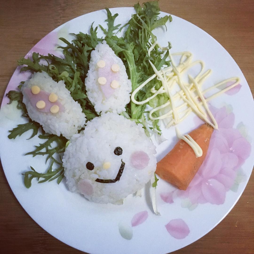 波点耳朵小兔便当