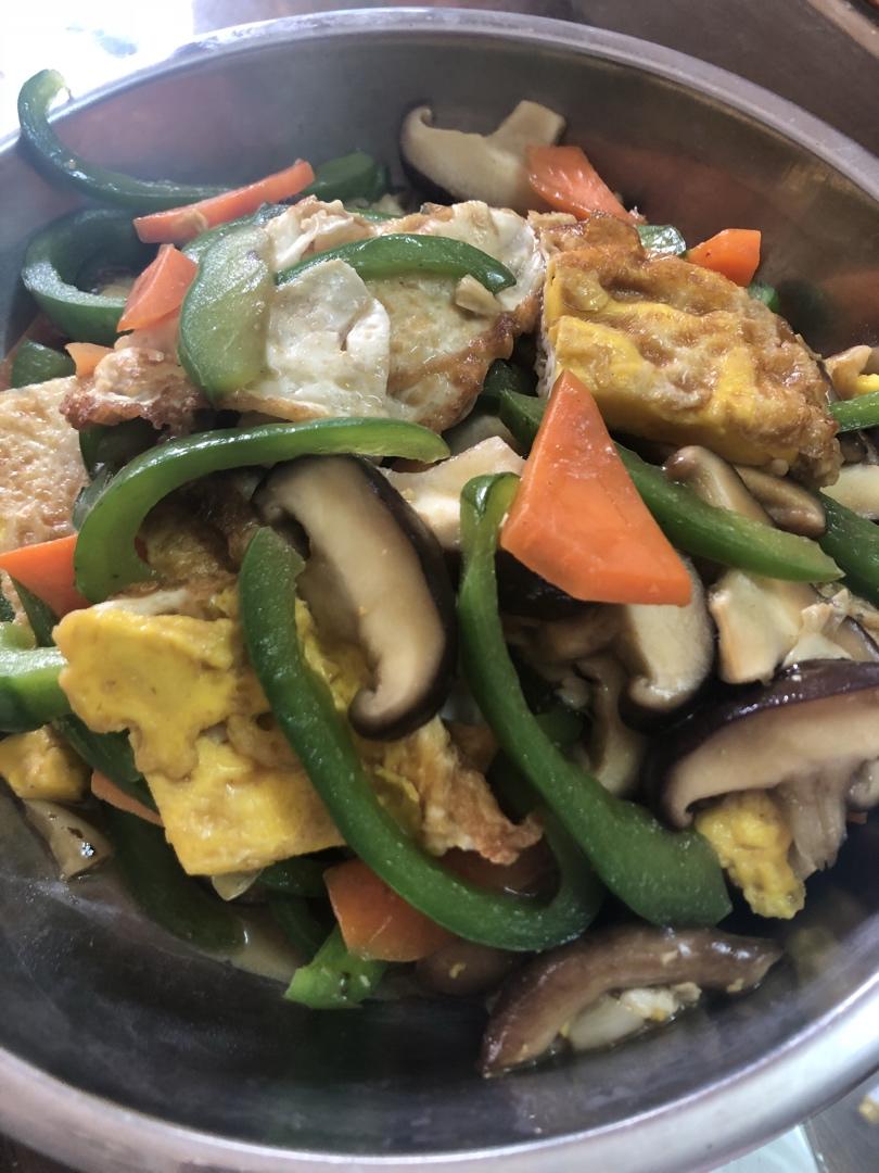 青椒炒胡萝卜鸡蛋
