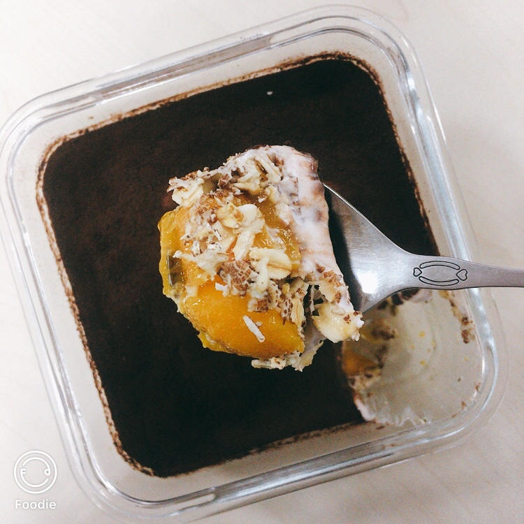 芒果麦片酸奶杯