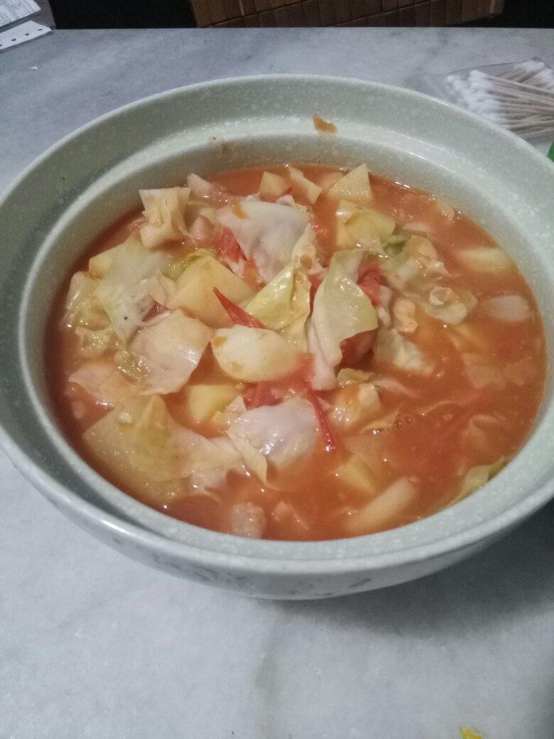蕃茄土豆圆白菜汤