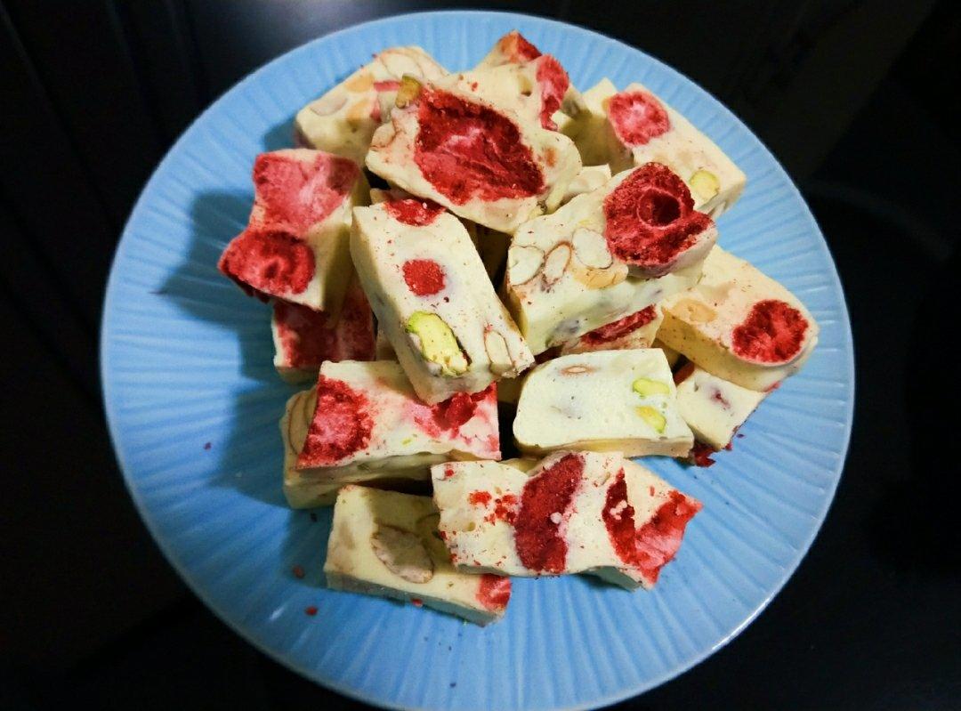 草莓牛轧糖