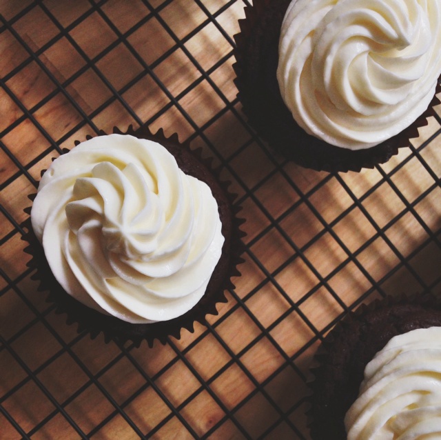 古典巧克力cupcake配马斯卡彭奶油霜