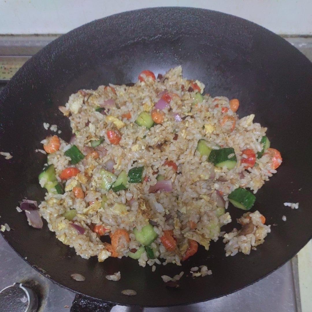 好吃到舔盘的小龙虾炒饭