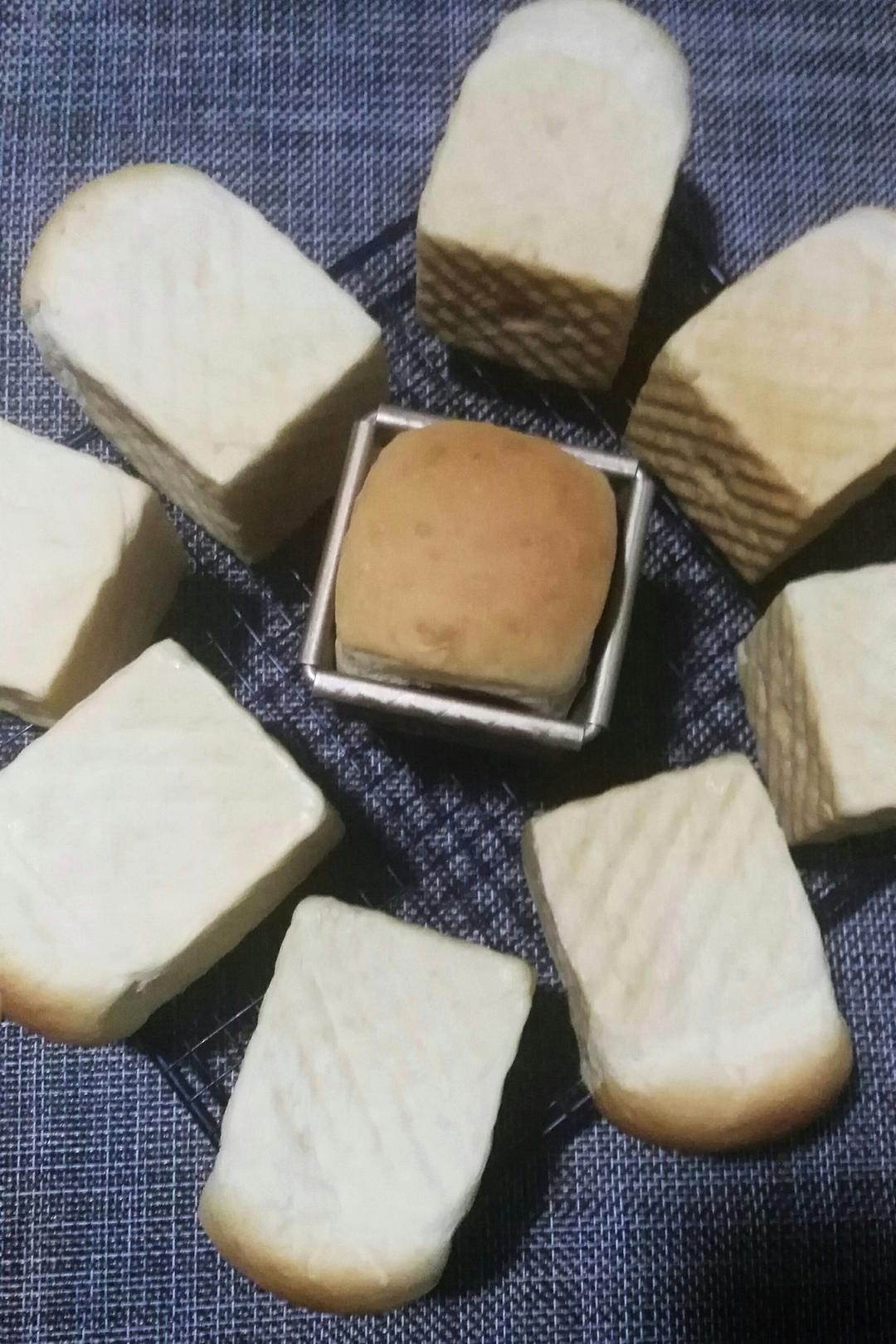 牛奶荔枝小方包