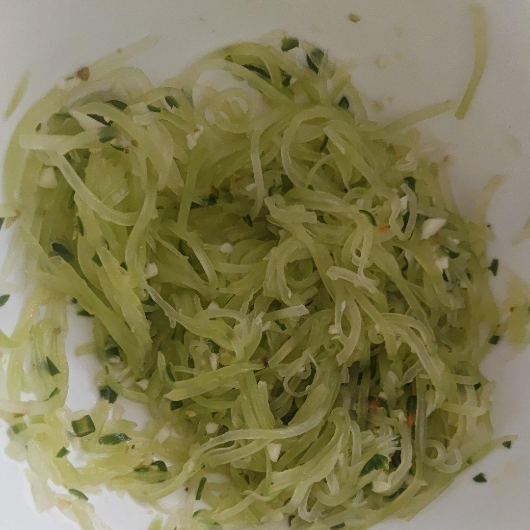 厨师长教你：夏日开胃小菜“凉拌莴笋丝”的家常做法，简单易学赶紧收藏吧