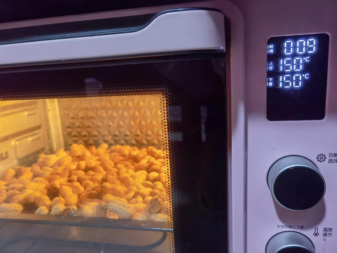 香脆烤花生，给新年添一点小小的美味。