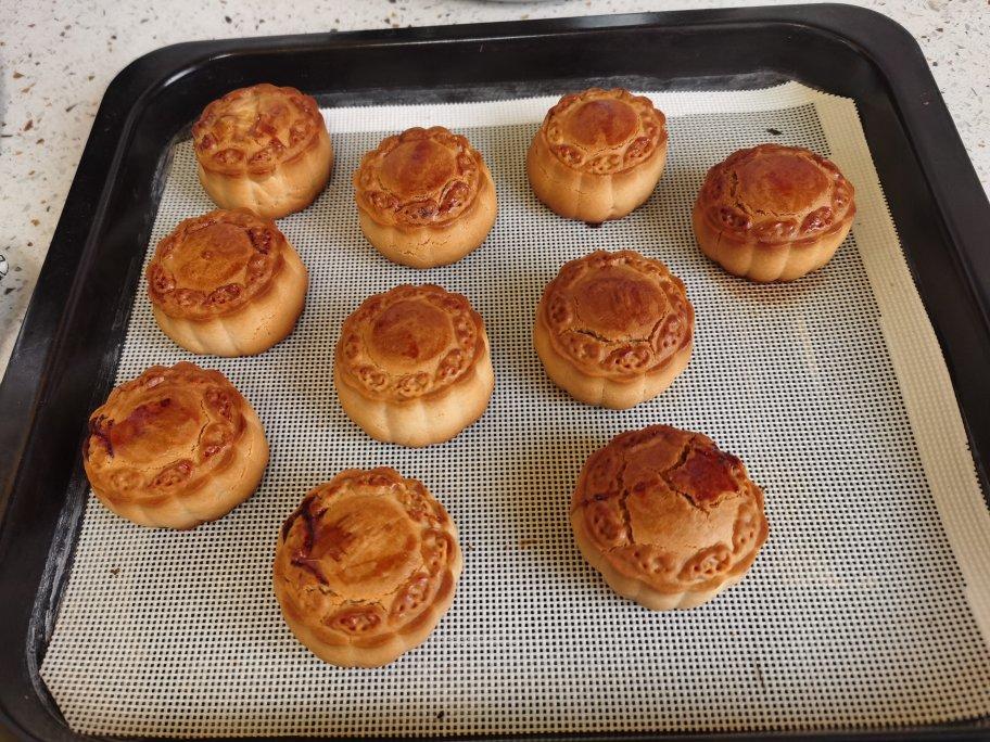 广式月饼—蛋黄莲蓉月饼