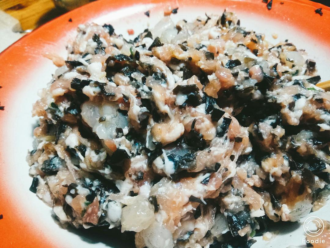 鲜掉眉毛的 三鲜水饺~
