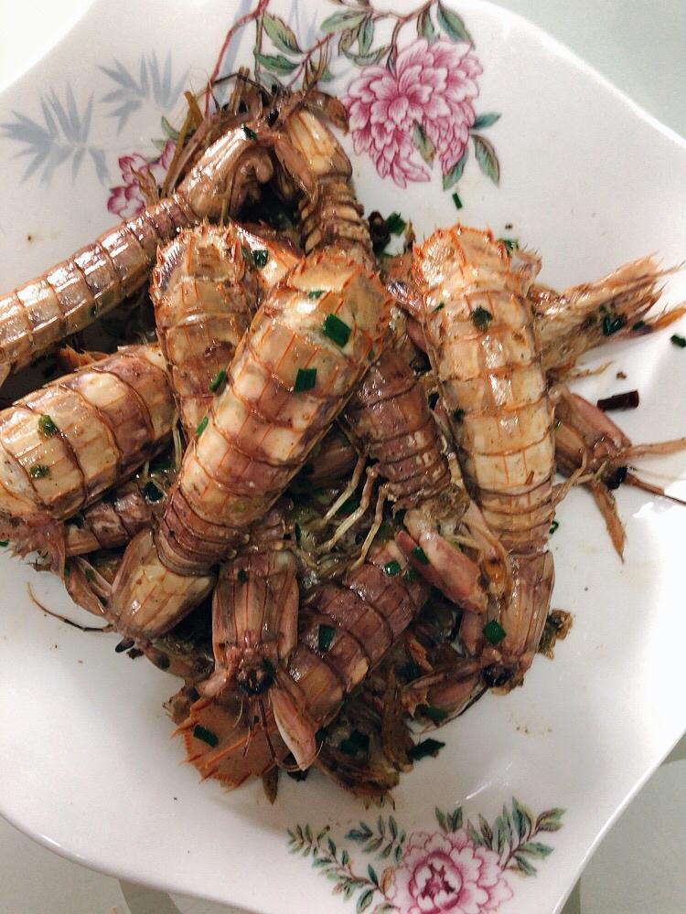 无油炸版的椒盐皮皮虾和巧拨虾壳的方法