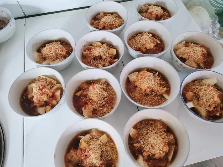 肉松皮蛋拌豆腐