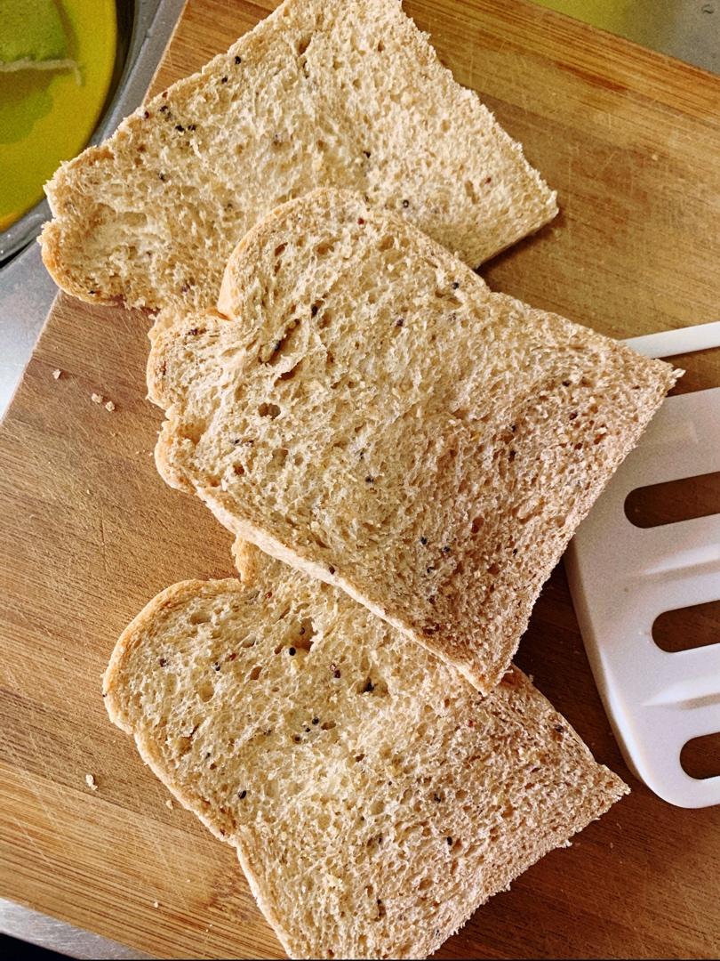 100%全麦三色藜麦吐司面包减脂必备健康主食三明治