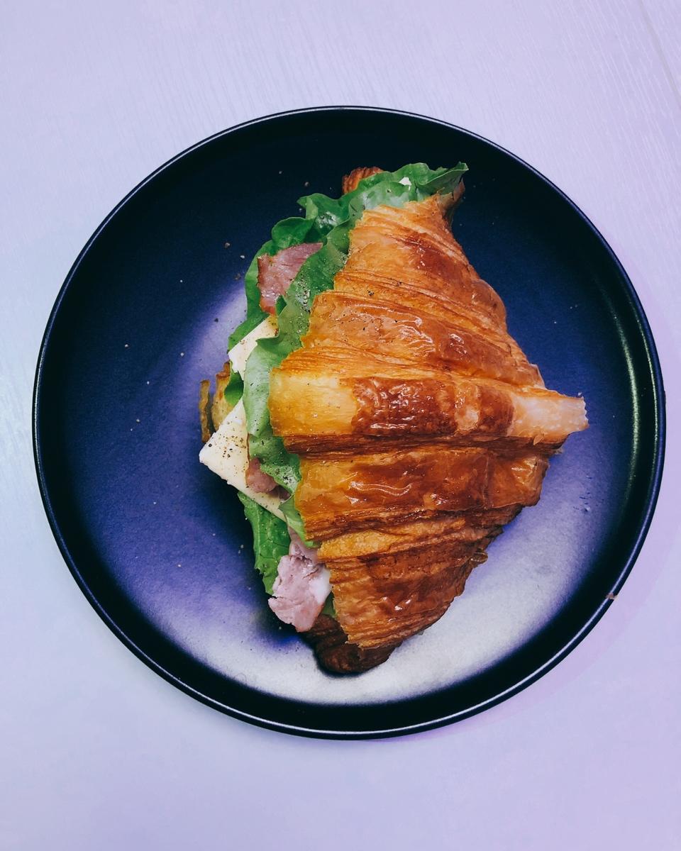 手机用户9759_djvz做的牛角包三明治