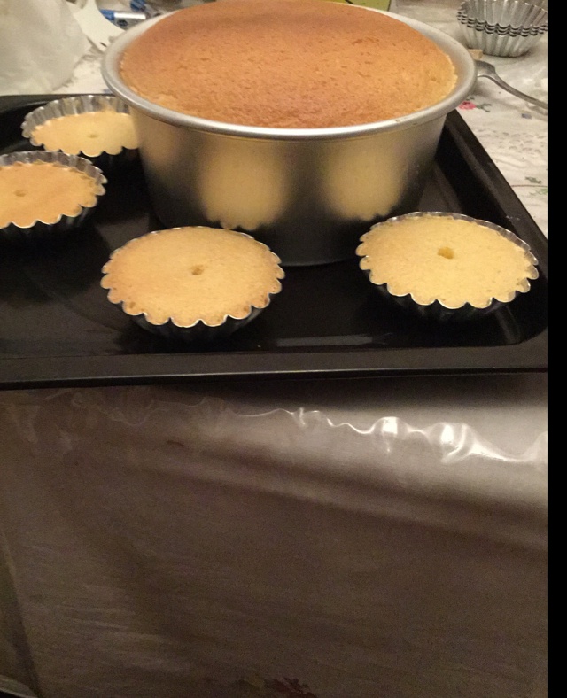 超简单完美戚风蛋糕（6寸2蛋）附打发、翻拌、脱模视频