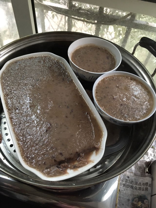 红豆黑米猪油碗仔糕的做法