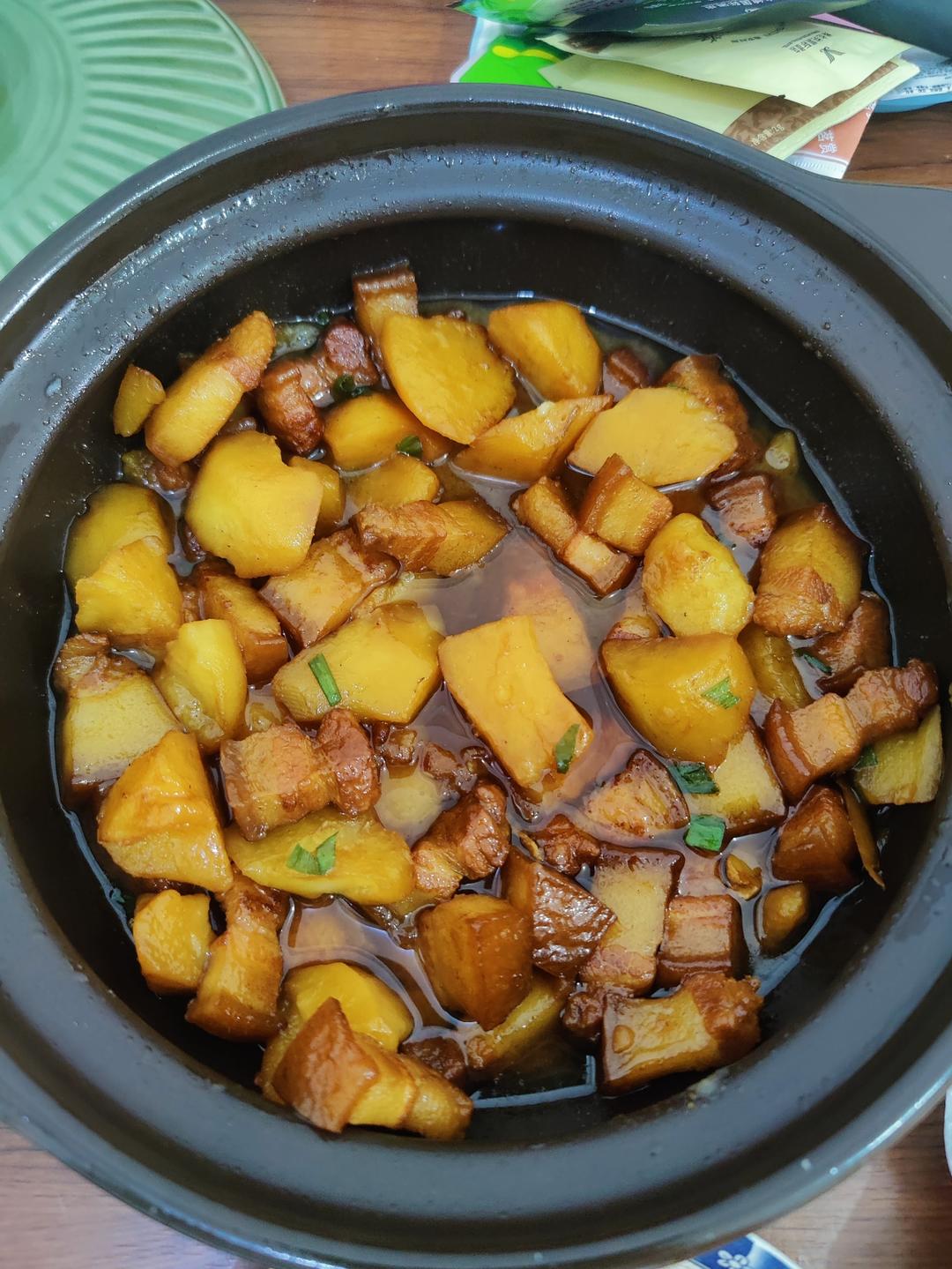 红烧肉炖土豆～肥肉不腻，瘦肉不柴的下饭神器