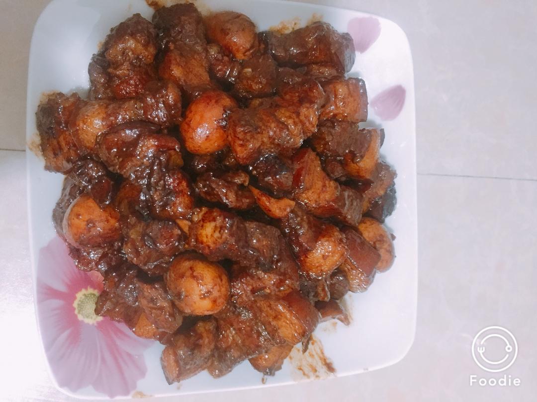 加了鹌鹑蛋后，这盘红烧肉，美味的逆天啦——鹌鹑蛋烧肉（孔瑶食谱）