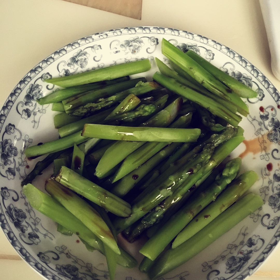 白灼芦笋