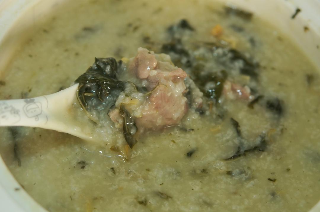 老火粥-咸猪骨菜干粥的做法