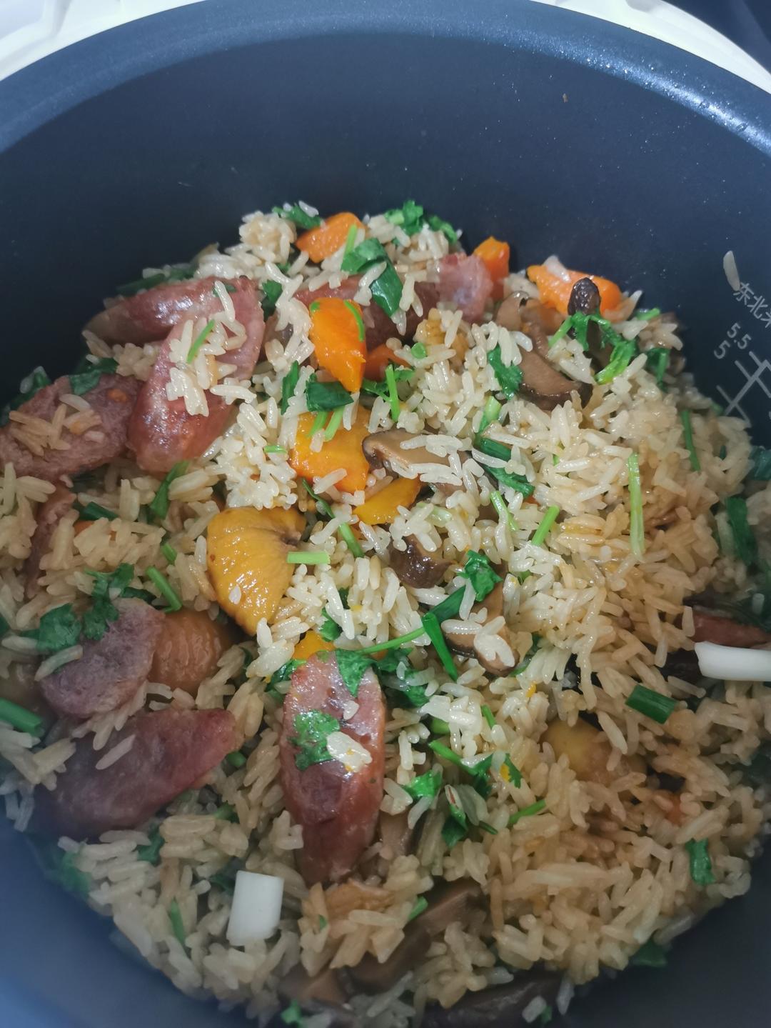 小朋友晚餐100天不重样！今日食谱：板栗腊肠焖饭