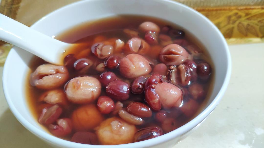百合莲子红豆糖水