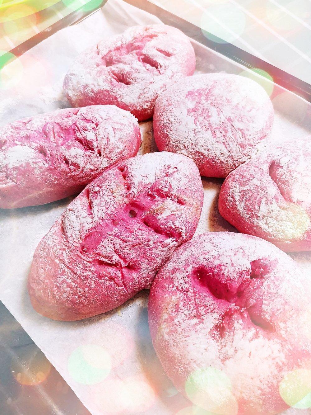 咿咿呀呀哈921做的火龙果面包