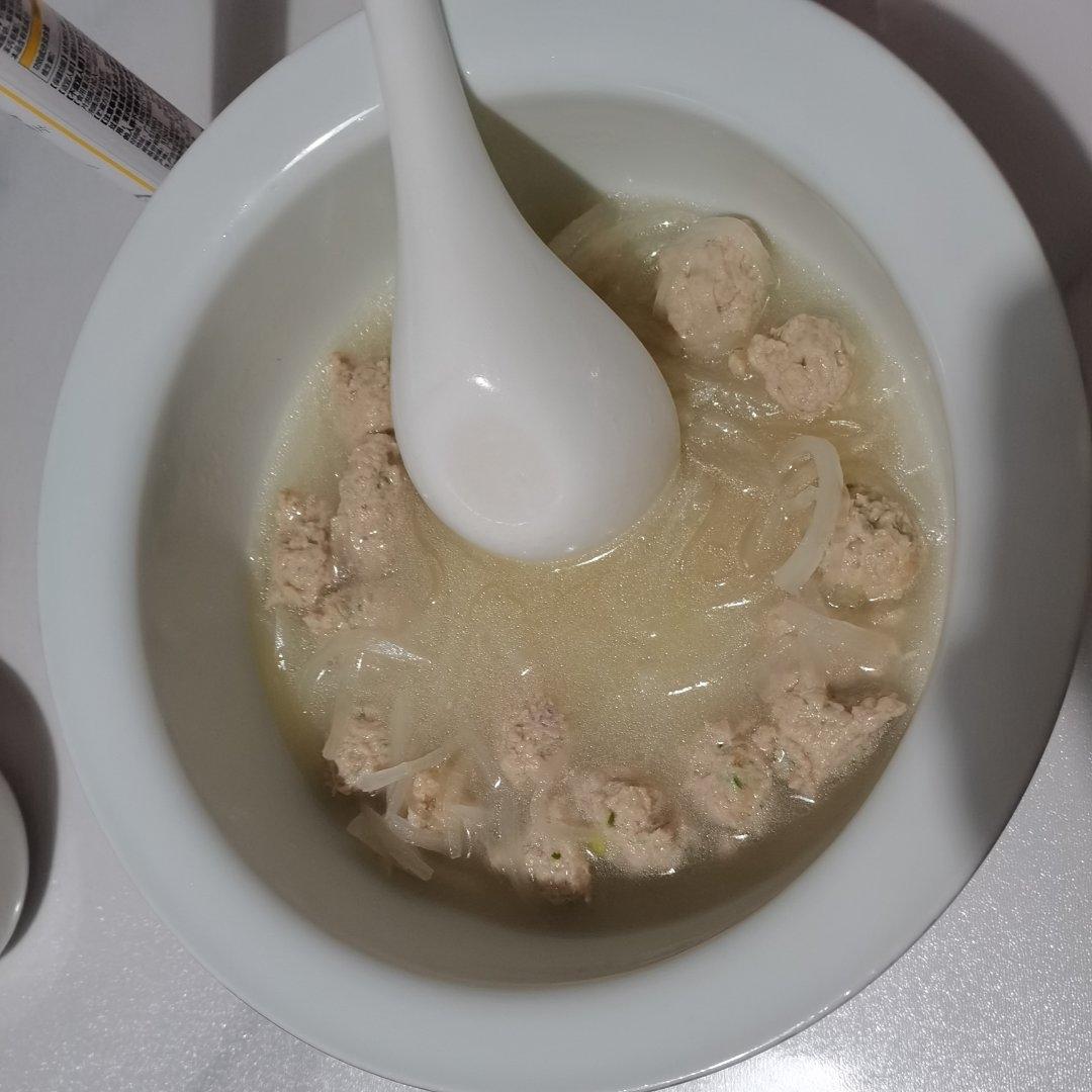 萝卜条粉丝丸子汤
