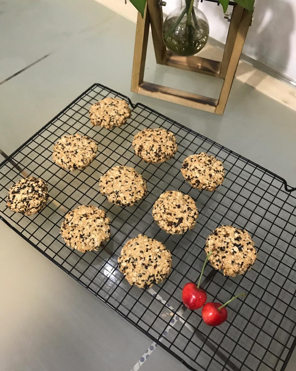 素食:有机燕麦芝麻大饼干