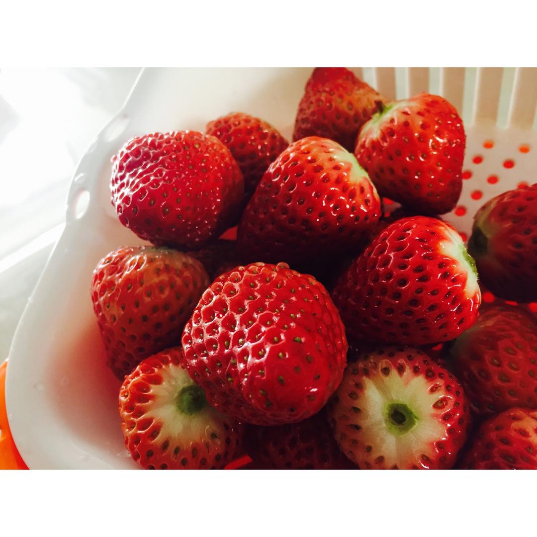 栀子花开呀开呀开做的【草莓水果拼盘-给冬天来点颜色】