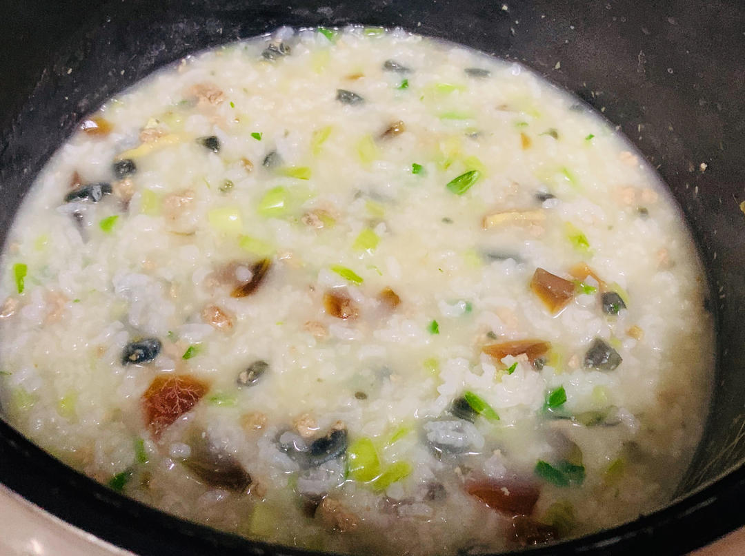 妈妈👩教我做的皮蛋瘦肉粥🥣简单快捷美味😋