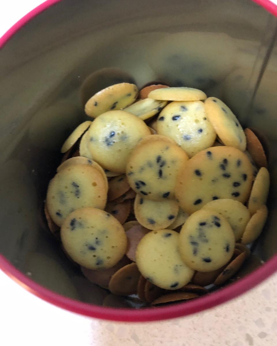 小时候的味道 — 芝麻鸡蛋薄脆饼干