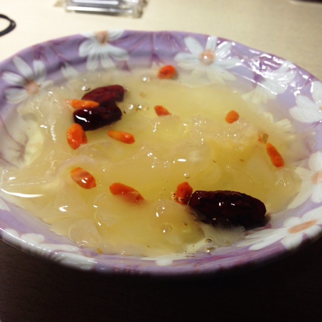 雪莲子银耳糖水