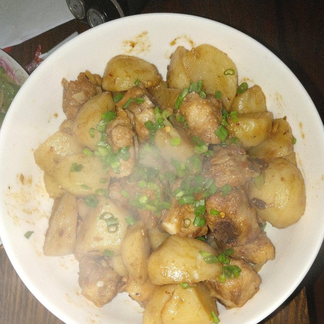 土豆烧排骨
