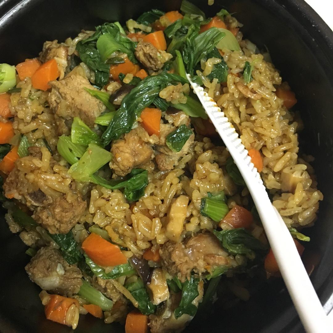 喷香排骨焖饭（爆好吃）