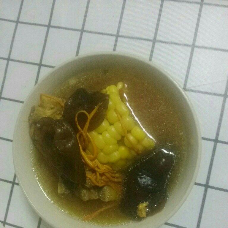 虫草花玉米排骨汤