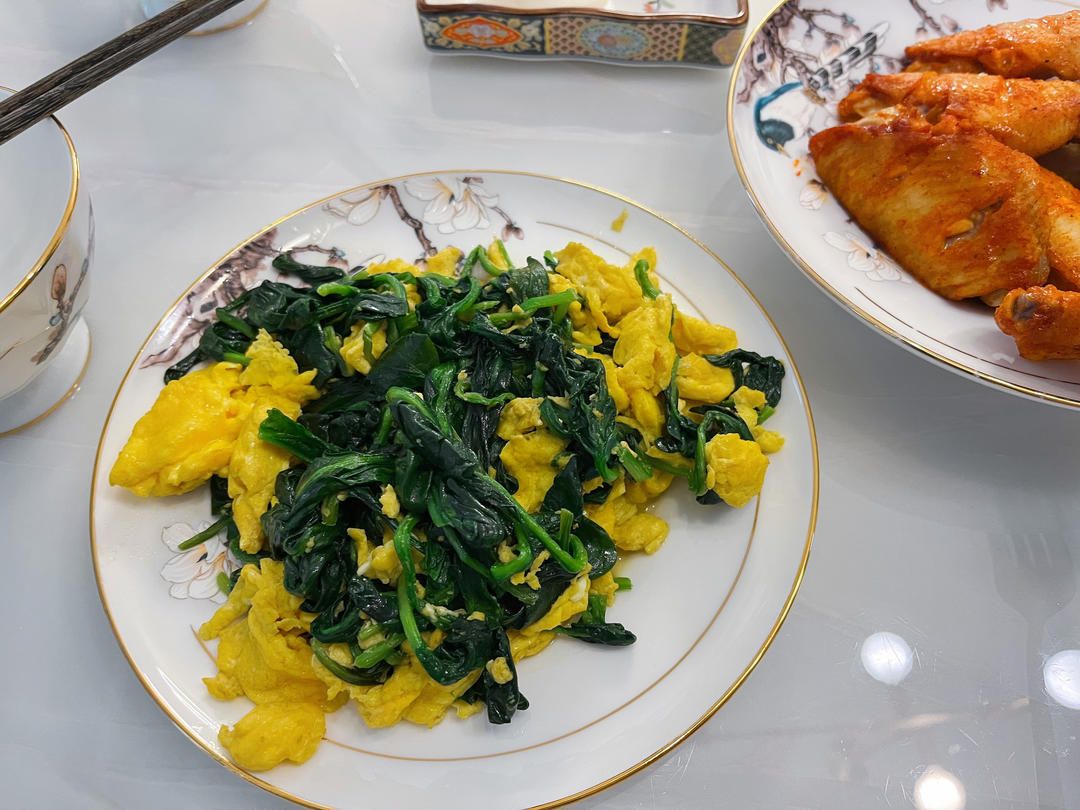 可缓解用眼疲劳的鸡蛋炒菠菜来啦