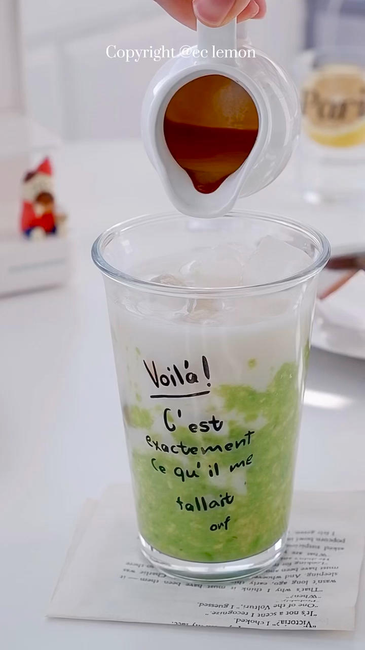 健康好喝的牛油果燕麦拿铁