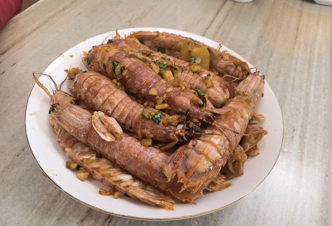 无油炸版的椒盐皮皮虾和巧拨虾壳的方法