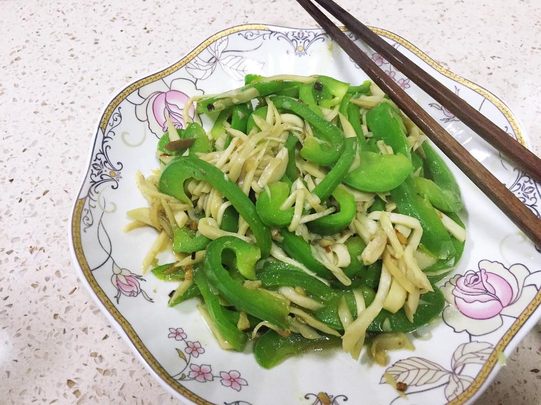 青椒素炒杏鲍菇