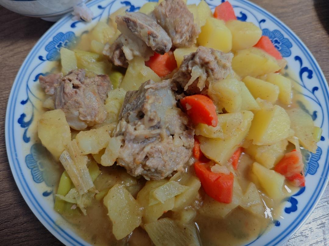 排骨炖土豆（家常版）