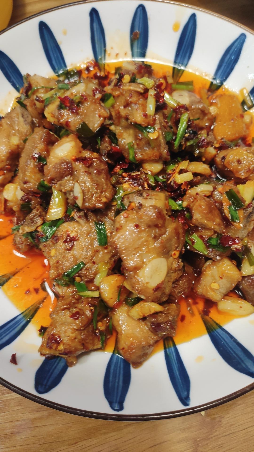 巨下饭的香辣红烧排骨