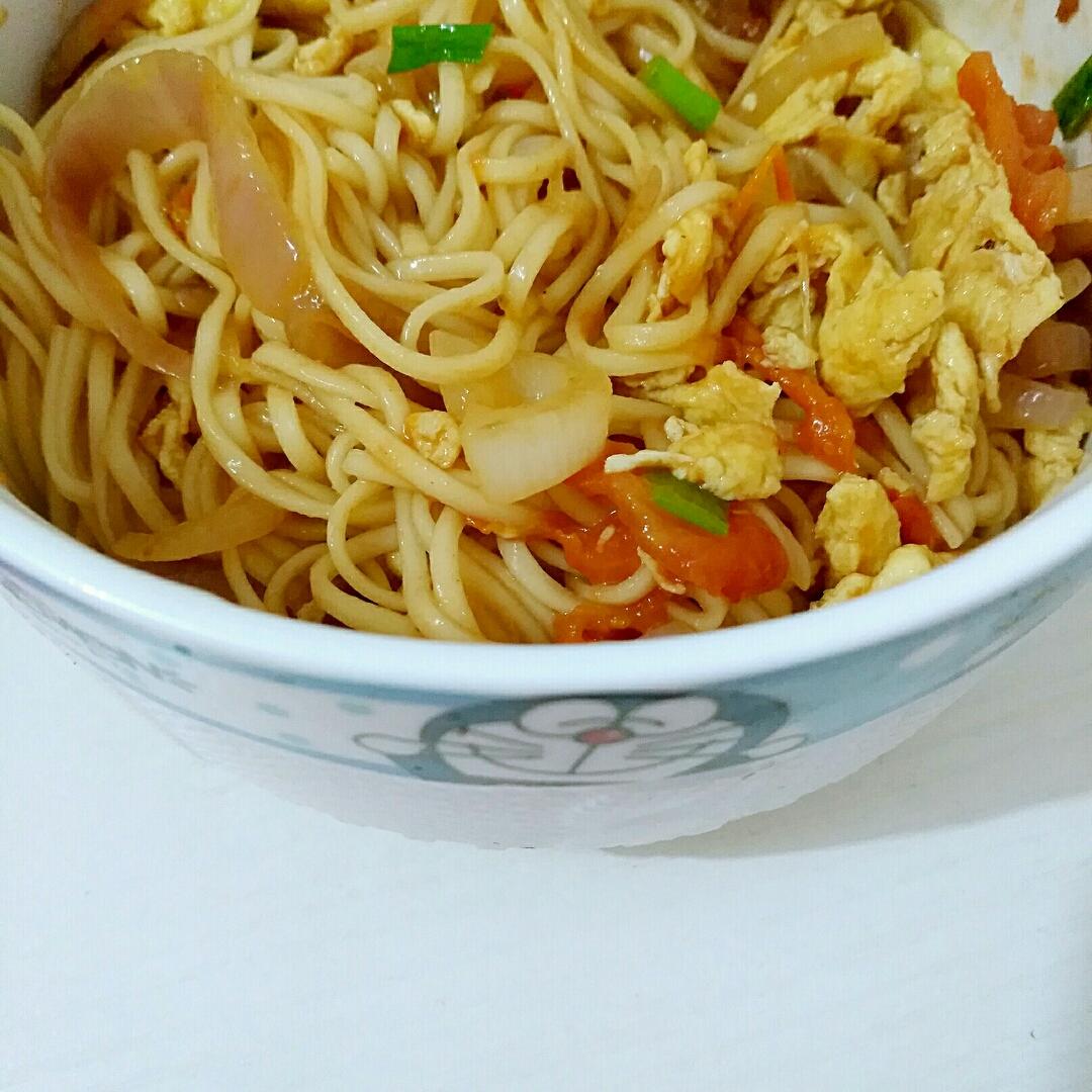 西红柿洋葱炒面