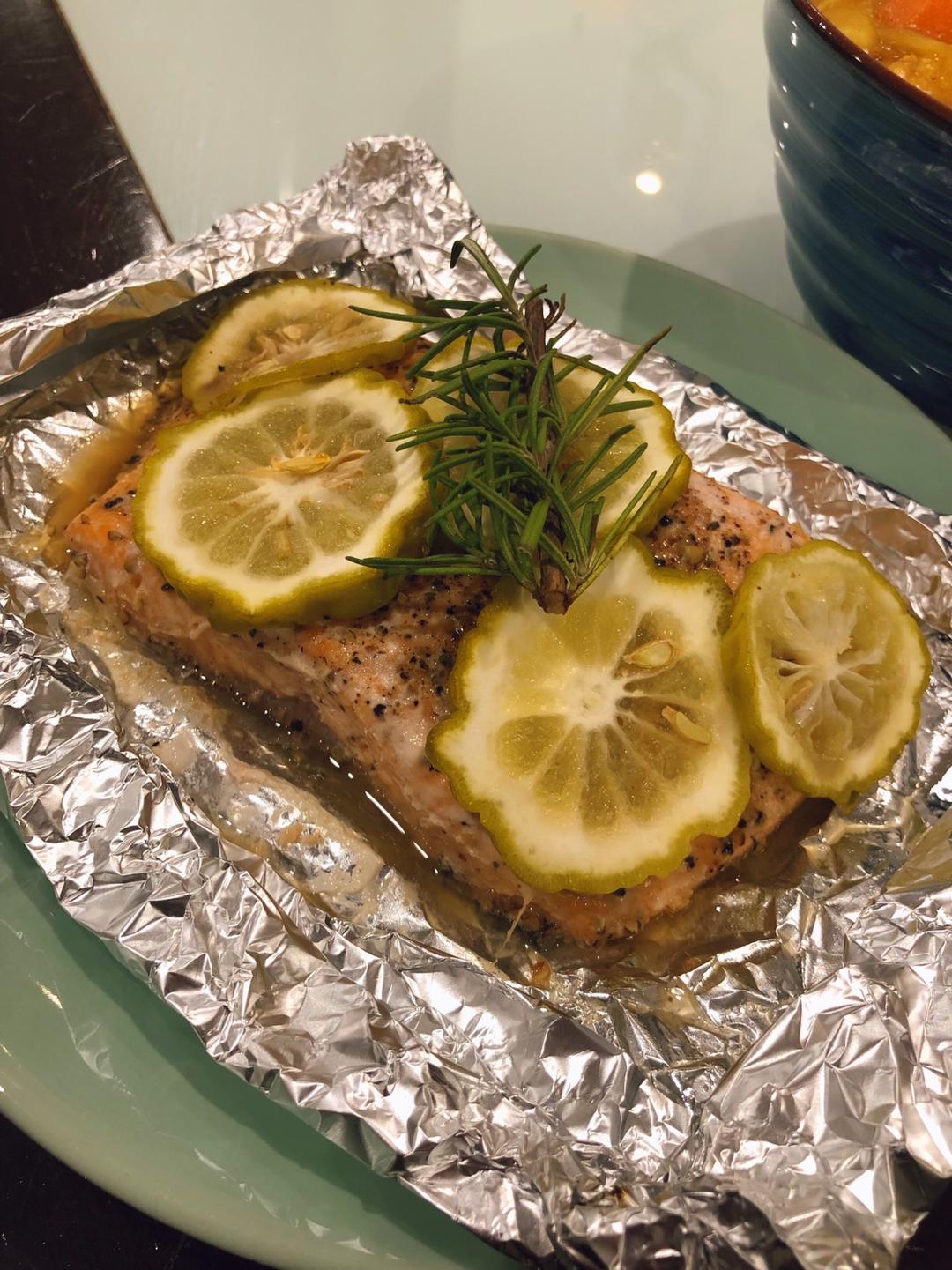 青柠黑胡椒烤三文鱼的做法步骤图 Yoyo大姚 下厨房