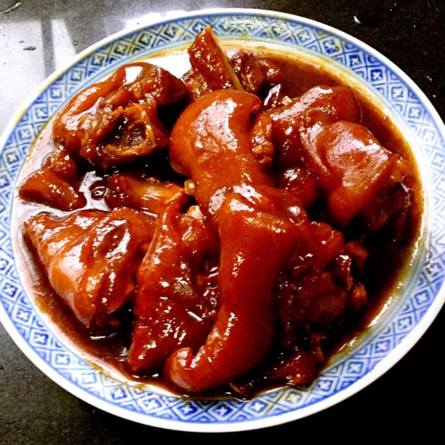 衣锦夜荇做的红焖猪蹄