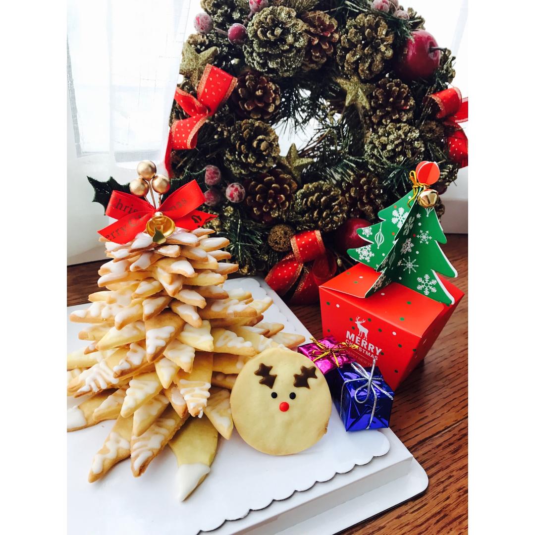 小旁边做的圣诞饼干树(付糖霜的做法)