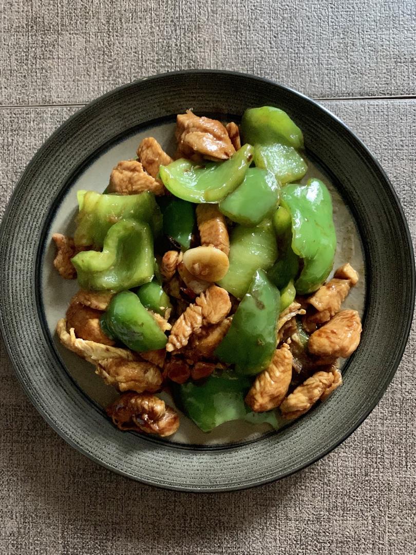 鸡胸肉炒青椒
