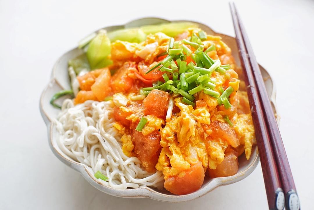 营角大王做的番茄鸡蛋盖浇面