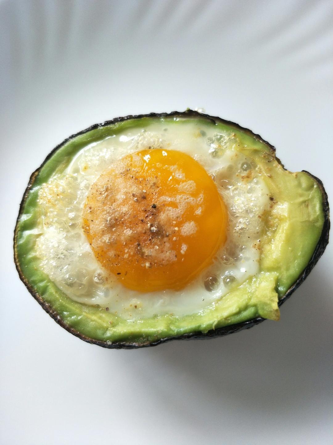水晶做的牛油果烤鸡蛋