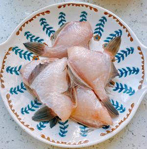 下饭菜｜香煎剥皮鱼🐟咸香下饭🍚的做法 步骤1