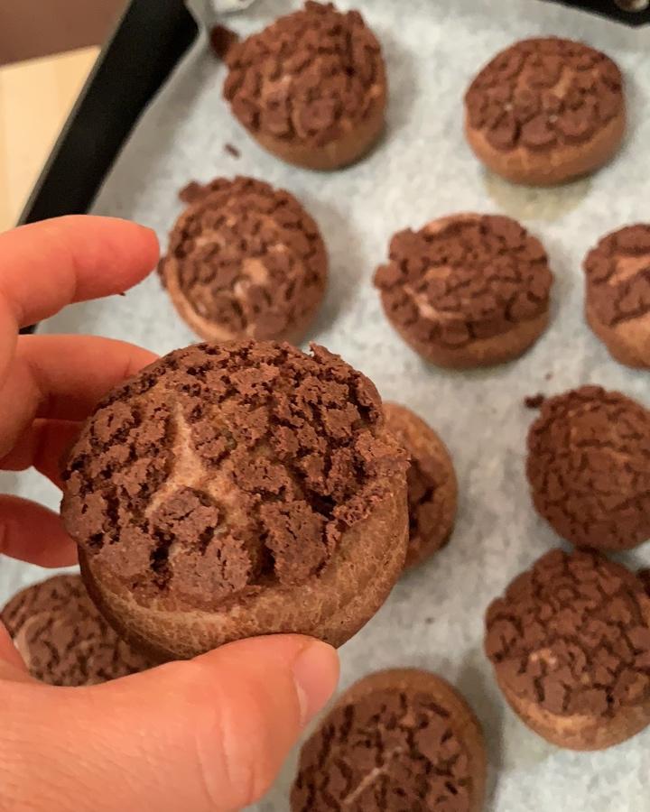 巧克力酥皮泡芙